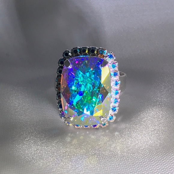 Jewelry - Handcrafted ring made with Swarovski crystal